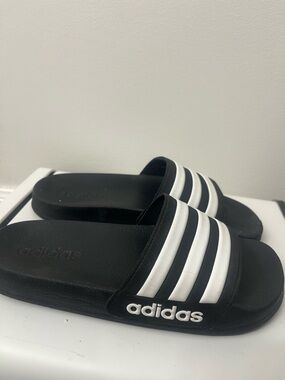 Unisex men’s, women’s, kids adidas Black and White Slide Sandals size 4